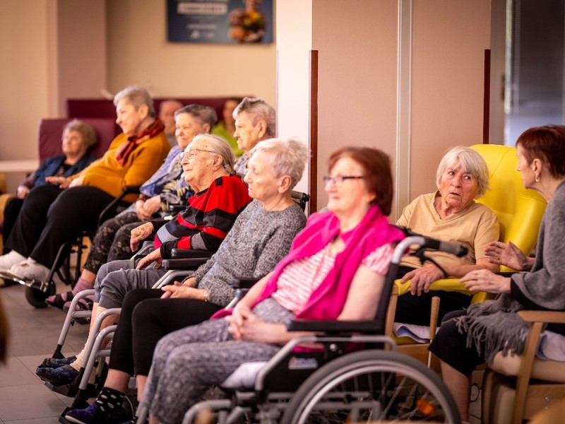 Oslava mezinárodního dne seniorů - Květinka (6)