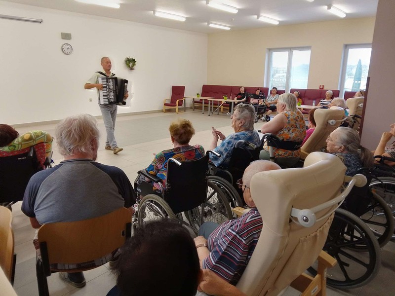 Poprázdninové posezení s harmonikou (6)