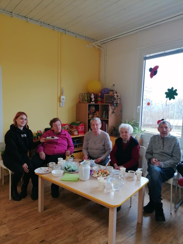 Schovalo si jaro klíček... (2)