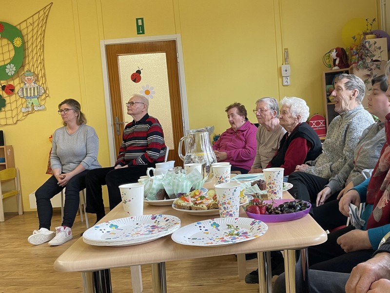 Schovalo si jaro klíček... (3)