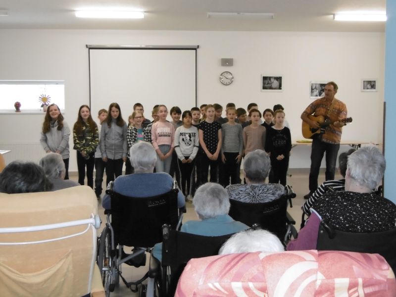 Vystoupení ke Dni matek 16.5.2019 (2) Vystoupení ke Dni matek 16.5.2019 (2)